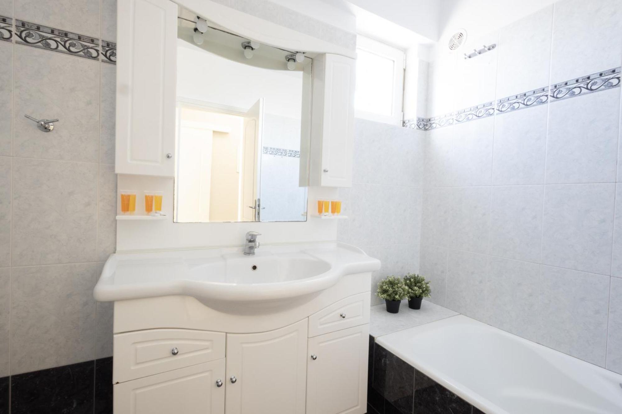 Renovated 3 Bedroom Apt With Acropolis View 雅典 外观 照片